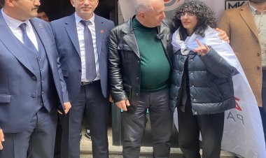 ÜMİT ÖZDAĞ SALİHLİ'DE GENÇLERLE VE VATANDAŞLARLA BULUŞTU.